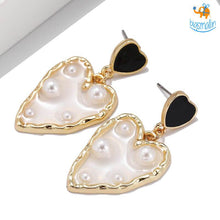 Load image into Gallery viewer, Heart Gold & Pearl Earrings