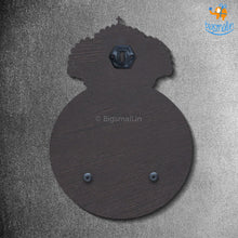 Load image into Gallery viewer, Real Madrid Engraved Wooden Crest