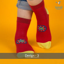 Load image into Gallery viewer, Official Wonder Woman Socks
